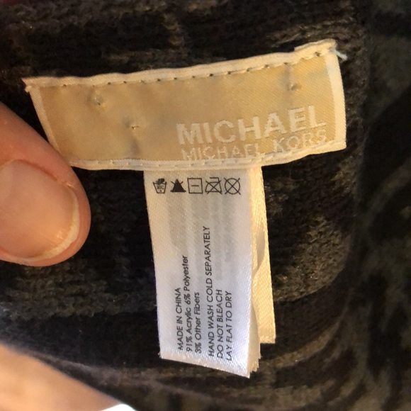 Michael Kors Logo Scarf - Picture 7 of 8